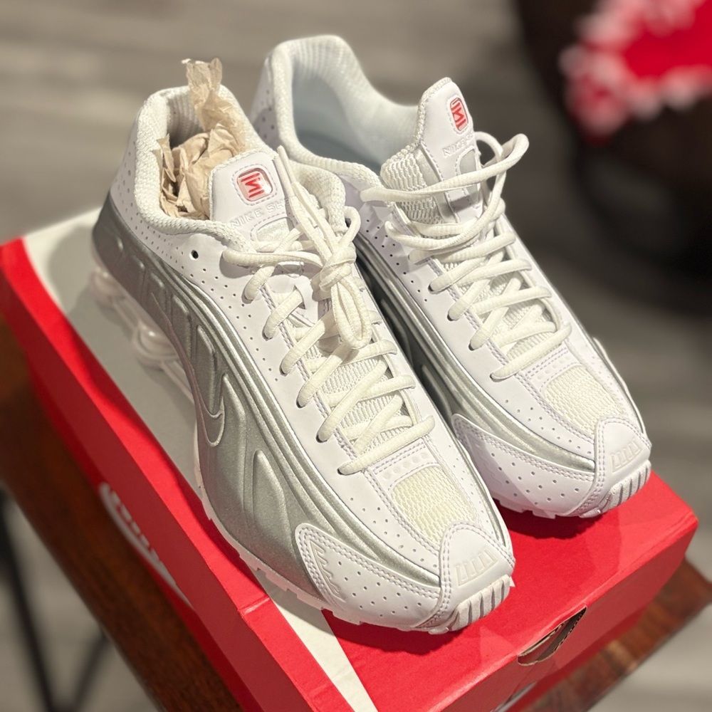 Nike Shox R4 - white